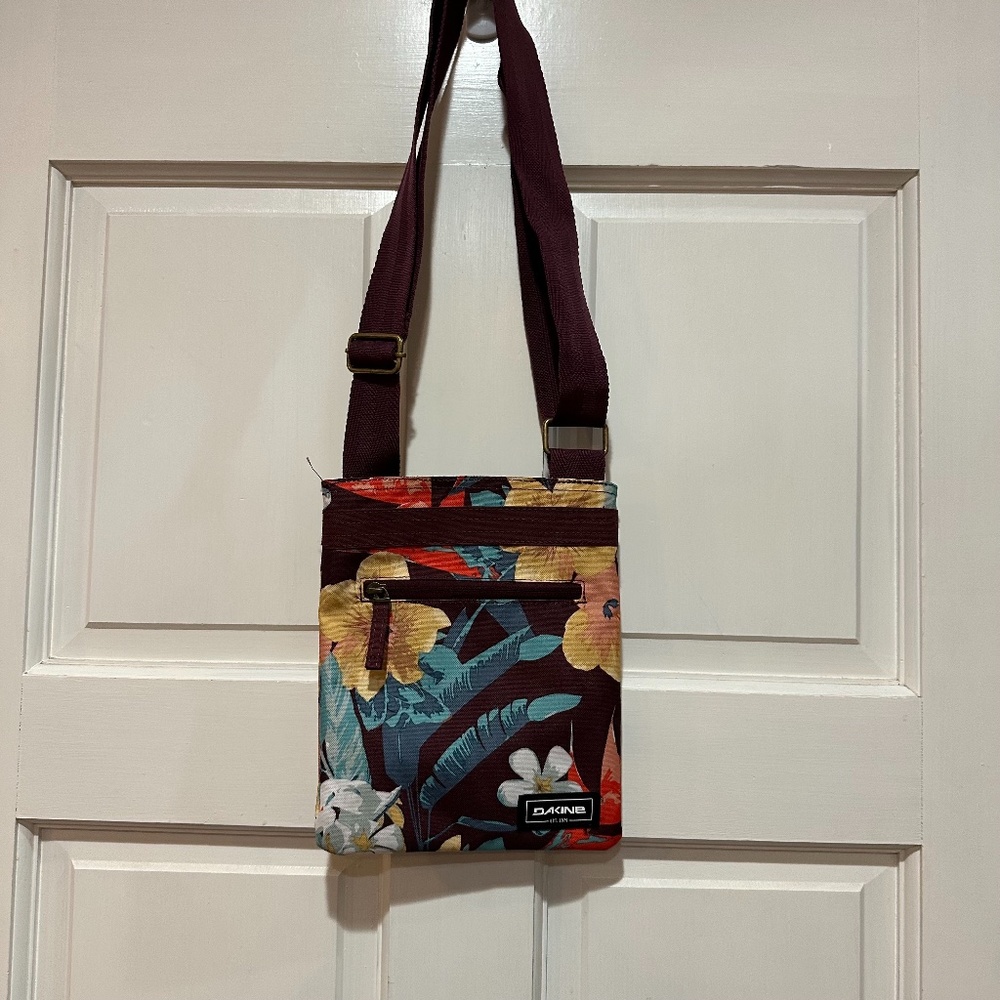 Dakine Jive Bag Crossbody Purse Adjustable Strap Hawaiian Floral Hibiscus Flower